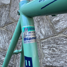 Carica l'immagine nel visualizzatore di Gallery, Bianchi Megatube Titanium