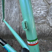 Carica l'immagine nel visualizzatore di Gallery, Bianchi Megatube Titanium