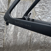 Carica l'immagine nel visualizzatore di Gallery, Trek Madone SLR 7 Disc