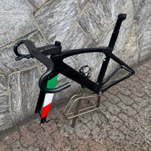 Carica l'immagine nel visualizzatore di Gallery, Trek Madone SLR 7 Disc