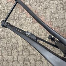 Carica l'immagine nel visualizzatore di Gallery, Trek Madone SLR 7 Disc