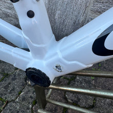 Carica l'immagine nel visualizzatore di Gallery, Colnago C64