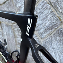 Carica l'immagine nel visualizzatore di Gallery, Pinarello Dogma F12 Disc