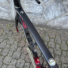 Carica l'immagine nel visualizzatore di Gallery, Pinarello Dogma F12 Disc