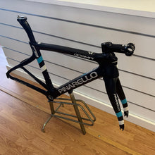 Carica l'immagine nel visualizzatore di Gallery, Pinarello Dogma F8 X-Light