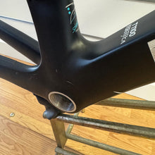 Carica l'immagine nel visualizzatore di Gallery, Pinarello Dogma F8 X-Light