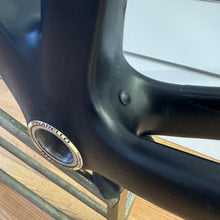 Carica l'immagine nel visualizzatore di Gallery, Pinarello Dogma F8 X-Light