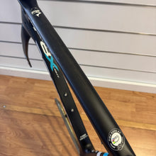 Carica l'immagine nel visualizzatore di Gallery, Pinarello Dogma F8 X-Light
