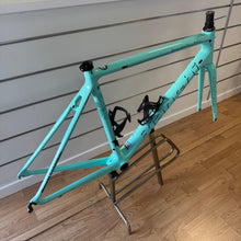 Carica l'immagine nel visualizzatore di Gallery, Bianchi Specialissima CV