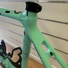Carica l'immagine nel visualizzatore di Gallery, Bianchi Specialissima CV