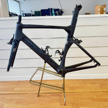 Carica l'immagine nel visualizzatore di Gallery, Colnago Concept