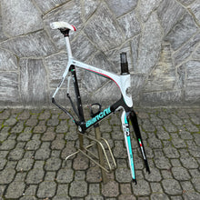 Carica l'immagine nel visualizzatore di Gallery, Bianchi 928 Superleggera - 125 Anniversary