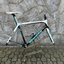 Carica l'immagine nel visualizzatore di Gallery, Bianchi 928 Superleggera - 125 Anniversary