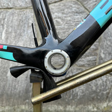 Carica l'immagine nel visualizzatore di Gallery, Bianchi 928 Superleggera - 125 Anniversary