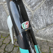 Carica l'immagine nel visualizzatore di Gallery, Bianchi 928 Superleggera - 125 Anniversary