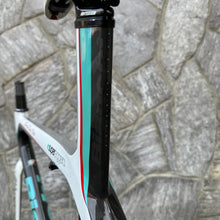 Carica l'immagine nel visualizzatore di Gallery, Bianchi 928 Superleggera - 125 Anniversary