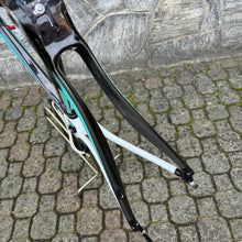 Carica l'immagine nel visualizzatore di Gallery, Bianchi 928 Superleggera - 125 Anniversary