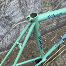 Carica l'immagine nel visualizzatore di Gallery, Bianchi Campione del Mondo