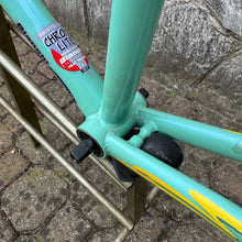 Carica l'immagine nel visualizzatore di Gallery, Bianchi Chromo Lite Reparto Corse
