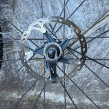 Carica l'immagine nel visualizzatore di Gallery, Fulcrum Red Metal 3
