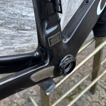 Carica l'immagine nel visualizzatore di Gallery, Colnago Concept - UAE Emirates Pro Team