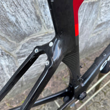 Carica l'immagine nel visualizzatore di Gallery, Colnago Concept - UAE Emirates Pro Team