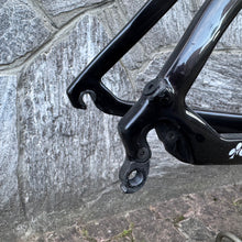Carica l'immagine nel visualizzatore di Gallery, Colnago Concept - UAE Emirates Pro Team