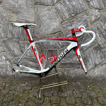 Carica l'immagine nel visualizzatore di Gallery, Bianchi Oltre Superleggera Reparto Corse