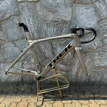 Carica l'immagine nel visualizzatore di Gallery, Trek Madone 9.8