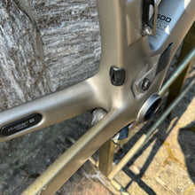 Carica l'immagine nel visualizzatore di Gallery, Trek Madone 9.8