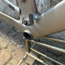 Carica l'immagine nel visualizzatore di Gallery, Trek Madone 9.8