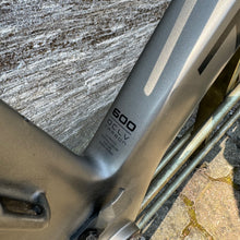 Carica l'immagine nel visualizzatore di Gallery, Trek Madone 9.8