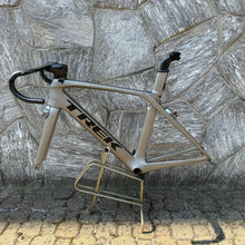 Carica l'immagine nel visualizzatore di Gallery, Trek Madone 9.8