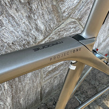 Carica l'immagine nel visualizzatore di Gallery, Trek Madone 9.8