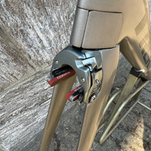 Carica l'immagine nel visualizzatore di Gallery, Trek Madone 9.8