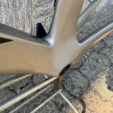 Carica l'immagine nel visualizzatore di Gallery, Trek Madone 9.8