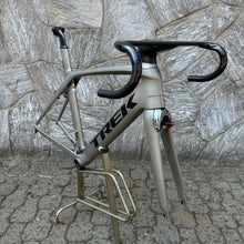 Carica l'immagine nel visualizzatore di Gallery, Trek Madone 9.8
