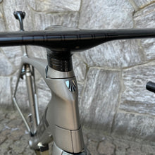Carica l'immagine nel visualizzatore di Gallery, Trek Madone 9.8