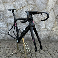 Carica l'immagine nel visualizzatore di Gallery, Pinarello Dogma F100 Limited Edition