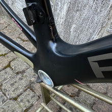 Carica l'immagine nel visualizzatore di Gallery, Pinarello Dogma F100 Limited Edition