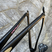 Carica l'immagine nel visualizzatore di Gallery, Pinarello Dogma F100 Limited Edition