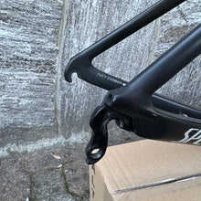 Carica l'immagine nel visualizzatore di Gallery, Specialized S-Works Venge Vias