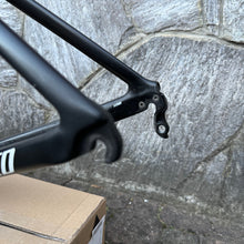 Carica l'immagine nel visualizzatore di Gallery, Specialized S-Works Venge Vias