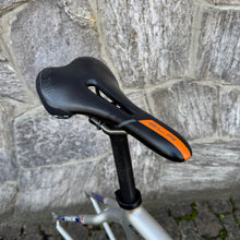 Carica l'immagine nel visualizzatore di Gallery, Trek 5200 US Postal Service
