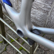 Carica l'immagine nel visualizzatore di Gallery, Trek 5200 US Postal Service