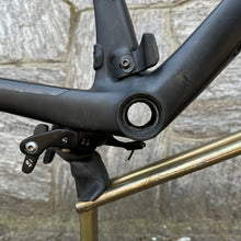Carica l'immagine nel visualizzatore di Gallery, Trek Madone 5.9 H2