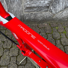 Carica l'immagine nel visualizzatore di Gallery, Trek Madone Team Issue RSL