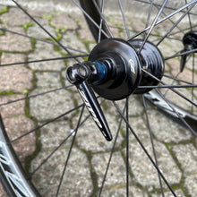 Carica l'immagine nel visualizzatore di Gallery, Zipp 303