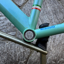 Carica l&#39;immagine nel visualizzatore di Gallery, Bianchi Megatube Titanium
