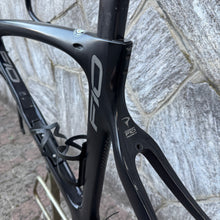 Carica l'immagine nel visualizzatore di Gallery, Pinarello Dogma F10
